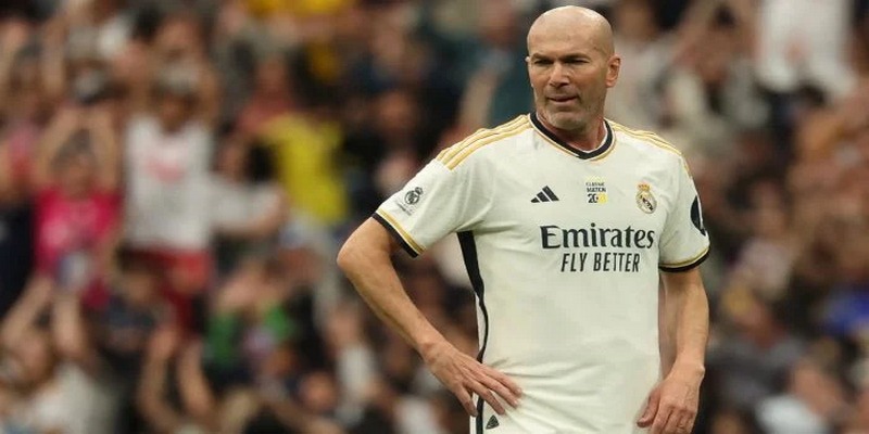Tiền vệ trung tâm hay nhất thế giới Zidane là tượng đài bất tử bóng đá Pháp