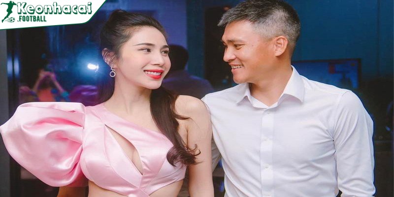 Thủy Tiên - Vợ chàng cầu thủ đa tài Công Vinh
