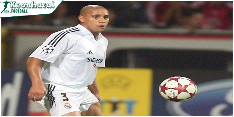 Danh sách cầu thủ ném biên hay nhất thế giới hiện nay 4 Roberto Carlos có những pha ném biên đẳng cấp xa tới 36m