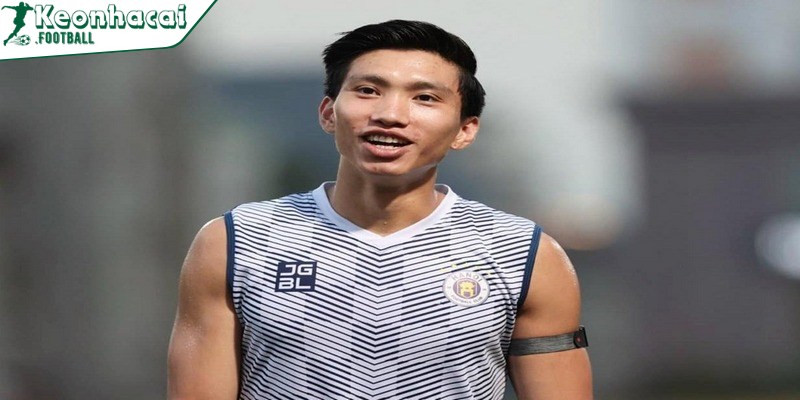 Lương Cầu Thủ Việt Nam Bao Nhiêu Tiền, Thực Sự Cao Không? 4 Đoàn Văn Hậu với mức lương choáng ngợp là 510 triệu đồng mỗi tháng