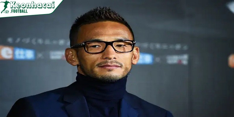 Tiểu sử Hidetoshi Nakata – Huyền thoại bóng đá Nhật Bản 3 Nakata luôn là cầu thủ nổi bật trong các đội bóng ông khoác áo