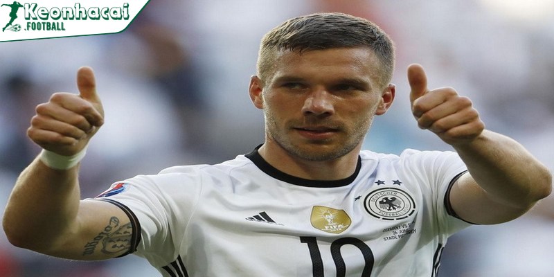 Tiểu sử Lukas Podolski - Hành trình từ tài năng trẻ đến huyền thoại bóng đá Đức 3 Anh tiếp tục trở thành linh hồn của đội bóng