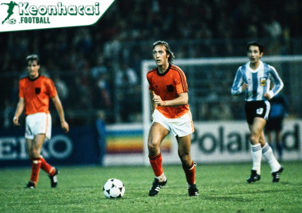 Tiểu sử Johan Neeskens – Huyền thoại tiền vệ Total Football của bóng đá Hà Lan 4 Những thành tựu và danh hiệu nổi bật của Johan Neeskens