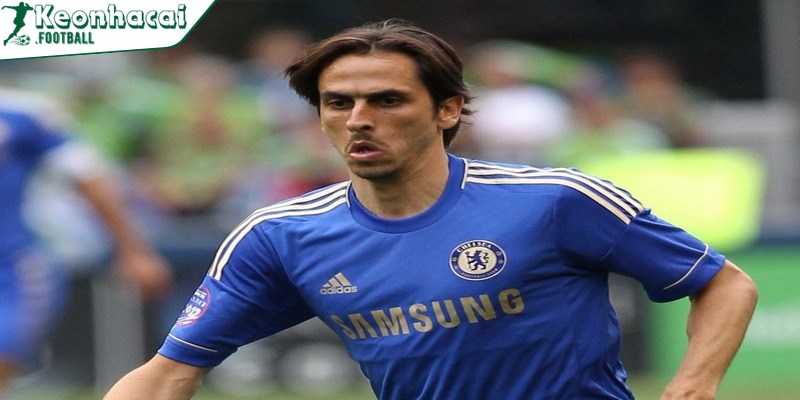 Tiểu sử Yossi Benayoun: Huyền thoại bóng đá Israel 2 Yossi Benayoun sinh ngày 5/5/1980 tại Dimona, Israel