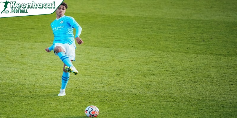 Max Alleyne gia nhập hệ thống đào tạo trẻ của Manchester City từ sớm