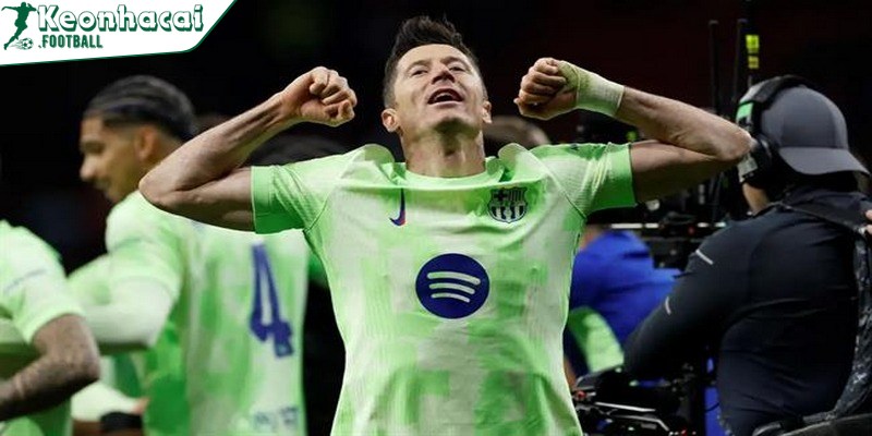 Barcelona đối mặt bài toán khó sau khi Lewandowski ra đi 3 Barcelona phủ nhận đàm phán Joao Pedro và theo dõi Julian Alvarez