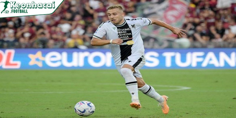 Tiểu sử tiền vệ Sandi Lovric: Hành trình vươn lên của ngôi sao Slovenia 3 Sandi Lovric chuyển sang khoác áo FC Lugano nhằm tìm kiếm thử thách