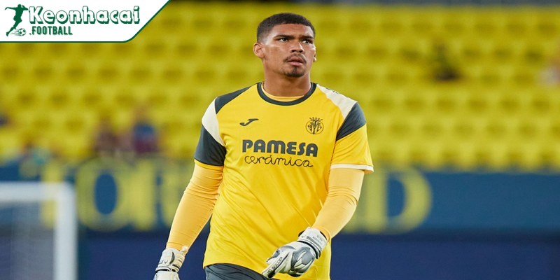 Luiz Junior là thủ môn bóng đá chuyên nghiệp